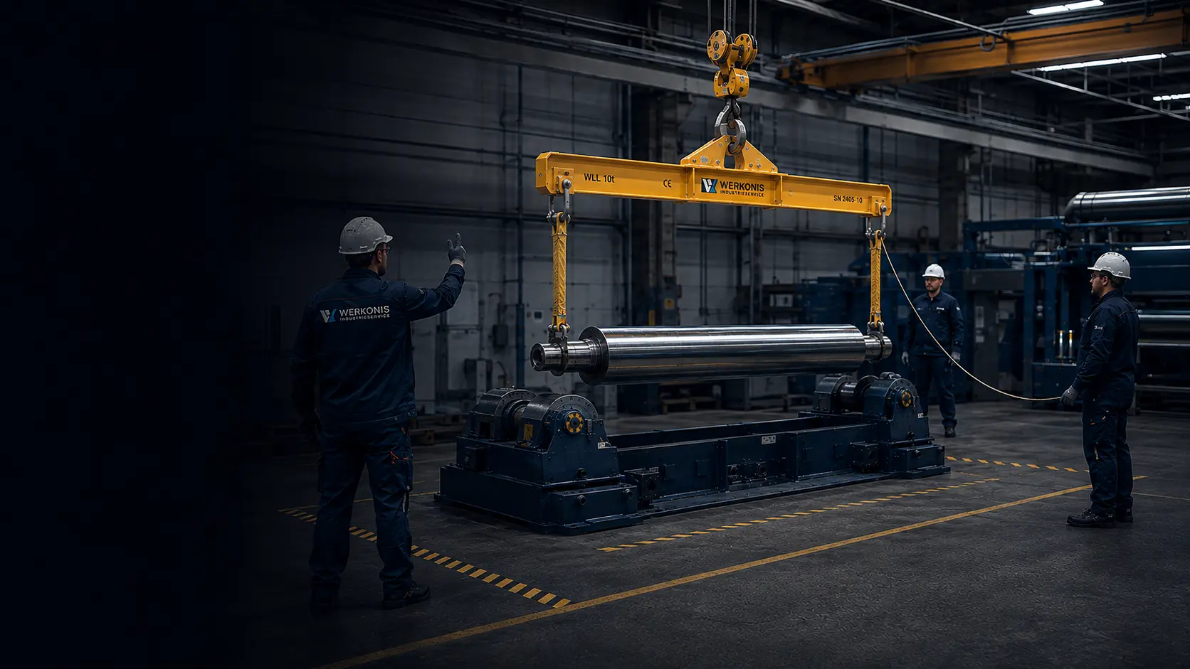 Werkonis-Instandhaltungsteam beim sicheren Austausch einer Industriewalze